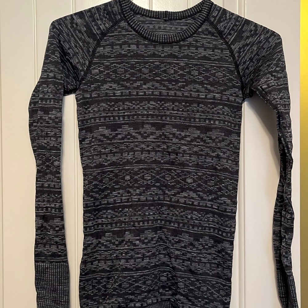 Lululemon long sleeve fitted shirt